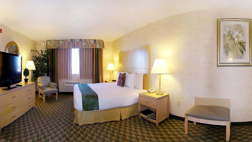 Best Western Plus North Las Vegas Inn & Suites 3*,