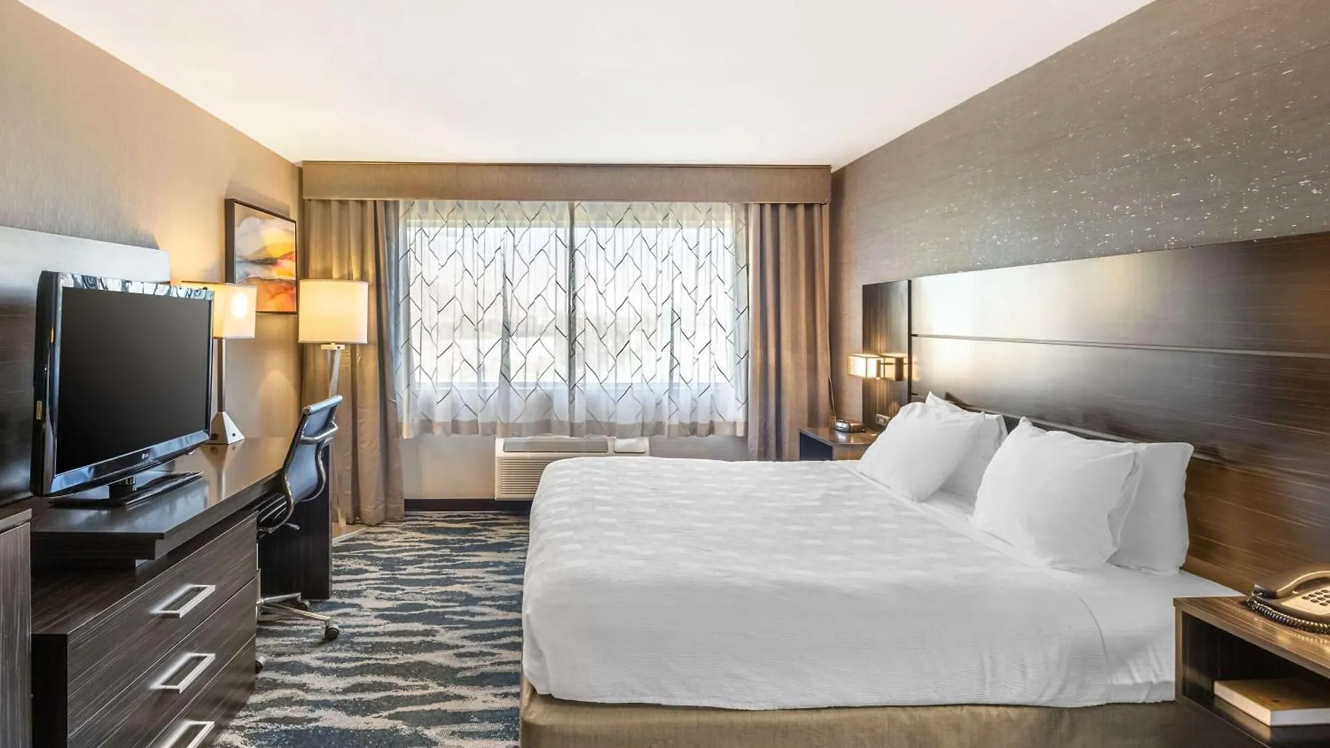 Best Western Plus North Las Vegas Inn & Suites 3*,