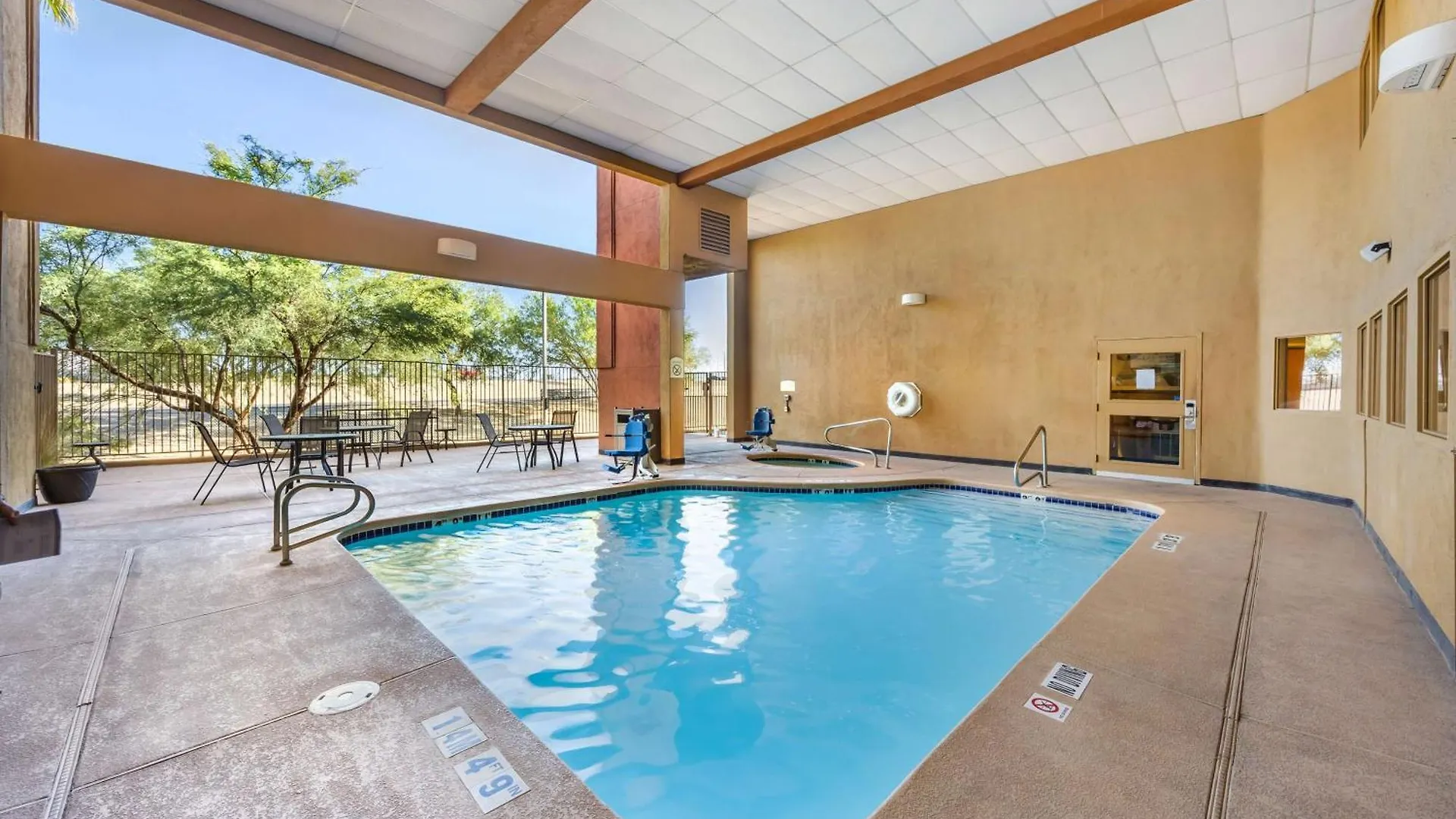 Best Western Plus North Las Vegas Inn & Suites 3*,